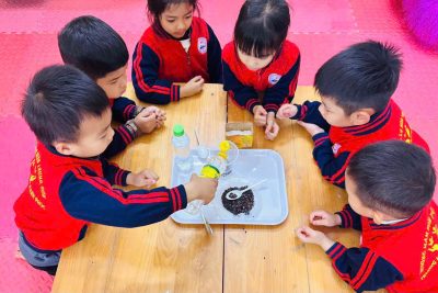 THÍ NGHIỆM HẠT GẠO NHẢY MÚA CỦA CÁC BẠN NHỎ LỚP 5 TUỔI D