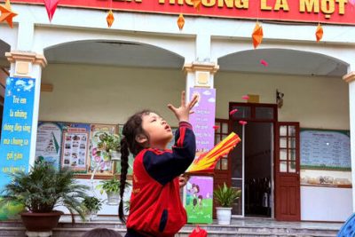 Hoạt động “Tạo gió” và “Bắt gió” của các bạn nhỏ lớp 5 tuổi A2