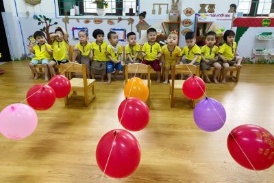 Hoạt động: “Vượt chướng ngại vật” của các bé lớp 2TB